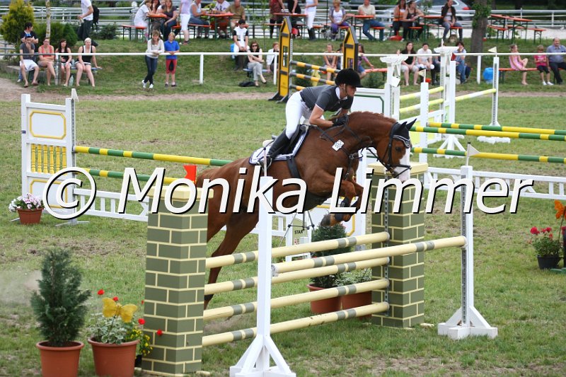 105M2475_Lady in Red_Spring_L.JPG